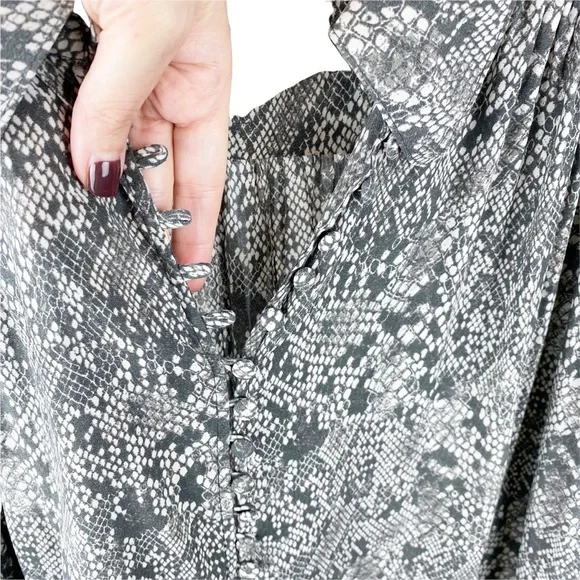 Free People Muse Snakeskin Python Button Front Long Sleeve Top Peasant Small - Picture 8 of 15